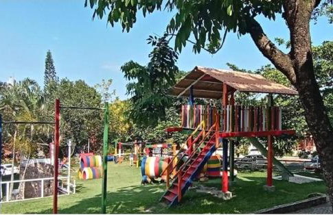 Vista para a lagoa - Enseada Azul, perto da Bacutia e Peracanga - Duas suítes Ar Condicionado - Varanda Gourmet - Lazer Completo, piscinas, quadras, sauna, pescaria, náutica, bar, restaurante, parques - Estacionamento e Portaria 24h - Foto 26