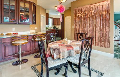 Centrally Located Family Home with Pool - Foto 3