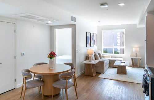 Luxury 2 Bedroom Residence With Fitness and Outdoor Pool - Photo 19