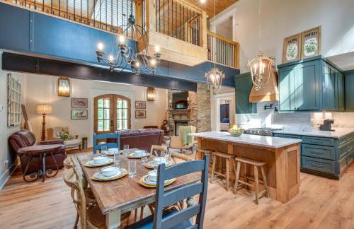 Luxurious Clarkesville Cabin with Decks and Fire Pit - Foto 10