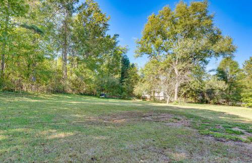 Easy I-20 Access to ATL Suburban Retreat with Yard - Foto 22