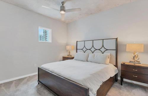 Modern 3 bedroom condo in downtown w free parking - Foto 31