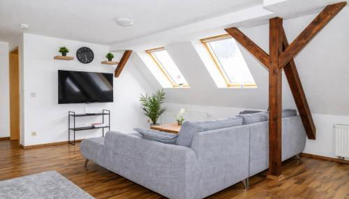 Larooms Merseburg - Apartment LP01 - 2 Zimmer, 2 Einzelbetten, 1 Doppelbett, große Couch, Küche, Balkon, Waschmaschine - Foto 2