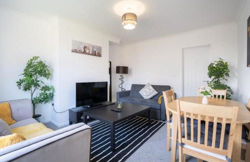 Modern - 2 Bed - Free Parking- by Holiday Homes - Foto 1