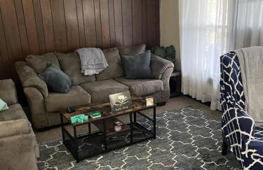 420 friendly 3 bedroom upstairs apartment - Foto 3