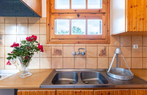 Spacious Cottage - Panoramic Sea & Mountain Views - Photo 9