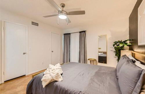 Walkable Dtwn 2B Getaway - Sleeps 5 - Pool, Prkg - Foto 16