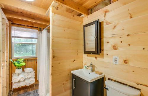 Riverfront Greenbush Studio with Porch and Views! - Foto 14