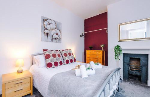 Charming Home in Chester by 53 Degrees Property, Ideal for Family Getaways, Central Location! - Foto 11