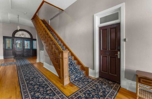 Beautiful Mountain Views in Iconic Building - Foto 26