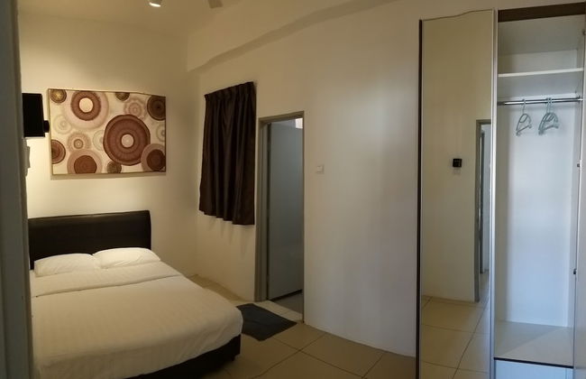 Misty Wonderland Next to Night Market - Foto 1