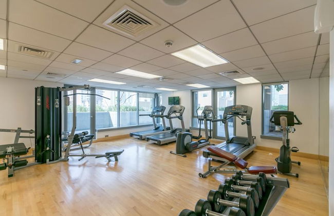 Maison Privee - Radiant Urban Retreat with Iconic Burj Khalifa Vws - Photo 24