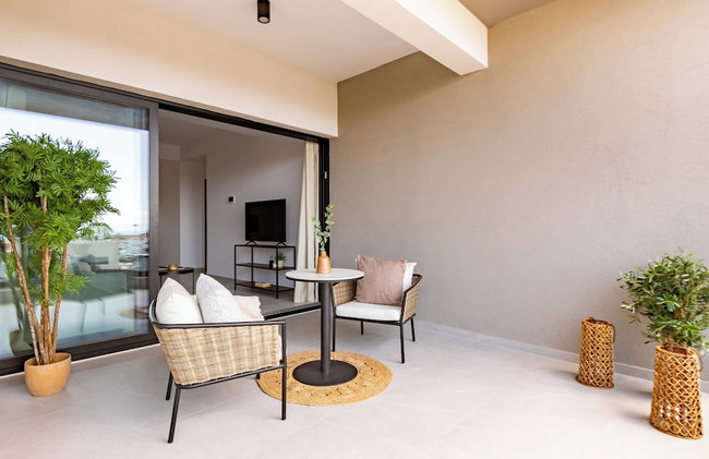 Sanders Eduardovich Limassol - Photo 37