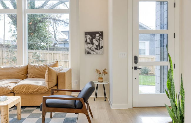 The Stage by Avantstay Chic 4bdr w Covered Balcony Modern Newly Built - Photo 10