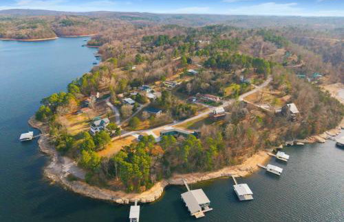 Lakeside Luxe-Lake Access-Hot Tub-Amazing Patio - Foto 38