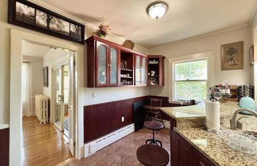 Big New England Family Home; walk to beach, shops - Foto 39