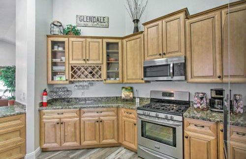 Saltwater Pool and Fire Pit Glendale Family Getaway - Foto 10