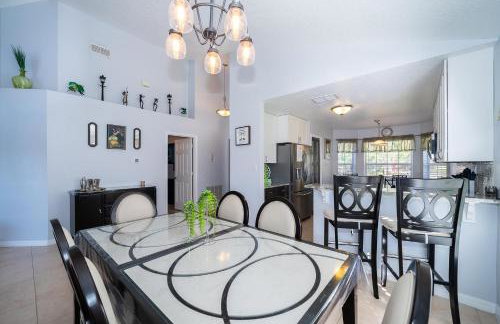 South Facing Pool with Stunning Lake View - Family Friendly Home - Nr Disney - Foto 15