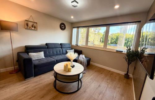 Detached Modern Flat 8 Min Walk to Pudsey Station - Foto 1