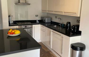 Beautiful 4B.2Ba House + office - Foto 15