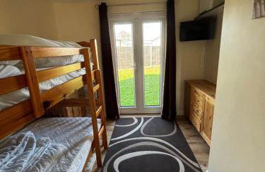 498, Three Bedroom Detached Chalet - Sleeps 6, pet friendly, FREE pool and entertainment passes included - plus WiFi, bed linen and towels included - Foto 20