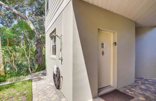 Walk to the Beach! New Smyrna Hideaway with Patio - Foto 21