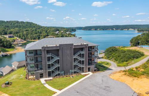 Mallard Pointe Unit 200- Luxury Condo- Conveniently Located! - Foto 1