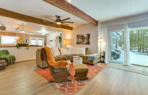 Updated Cabin with 2 Suites, Fire Pit and Forest Views - Foto 6