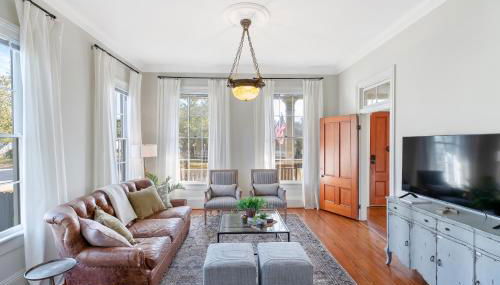 Historic 1871 Coastal Breeze with Heated Pool - Restoring Galveston - Photo 5