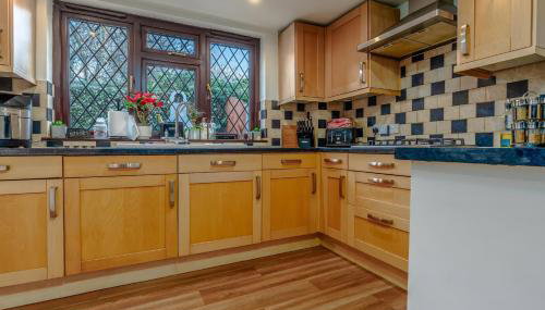 Dog friendly home with secure garden and parking - Foto 4