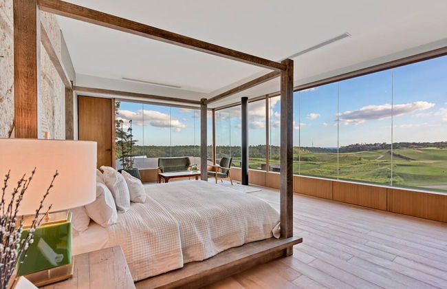 Modern 7BR Villa w Stunning Views of Golf Course - Photo 21