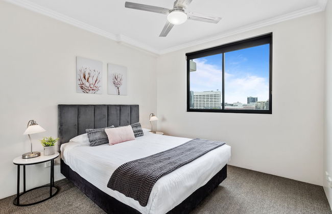 Republic Apartments - Photo 18