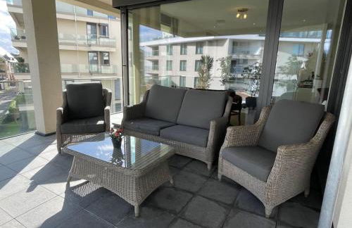 Lovely 2 bedroom apartment with free parking - Foto 8