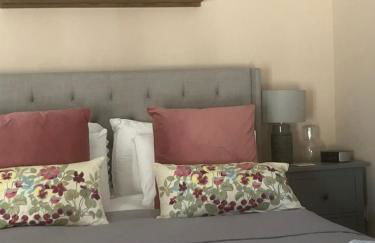 Historic converted byre in courtyard of 16C house - Foto 20