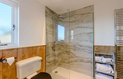 Yorkshire Dales Retreat with Hot Tub & Garden - Photo 23