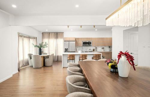 Gated Resort, 2 Homes, 9BR Ensuites, Slps27, Pool - Photo 2