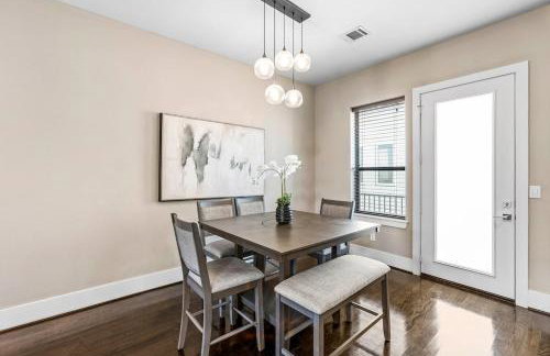 Gorgeous Property Near Convention Center - Foto 32