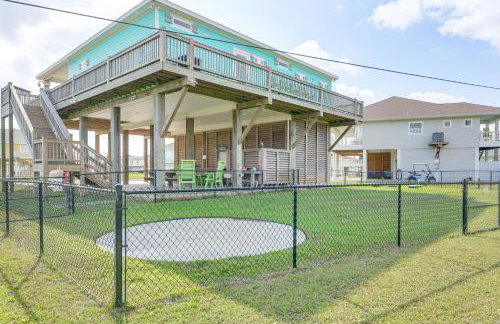 Walk to Shore Crystal Beach Escape with Deck and Bar! - Foto 33