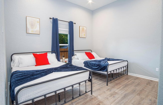 Seize the Moment! 4br/3ba Gem w/ Downtown Views! - Foto 10