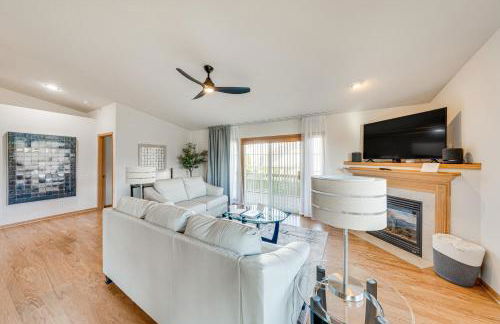 Luxury Prairie Retreat 5 Min from Madison! - Photo 11