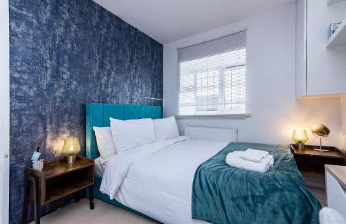 Comfortable 3-Bedroom House with Private Driveway in Bedford - Foto 8