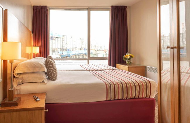 PREMIER SUITES Liverpool - Photo 18