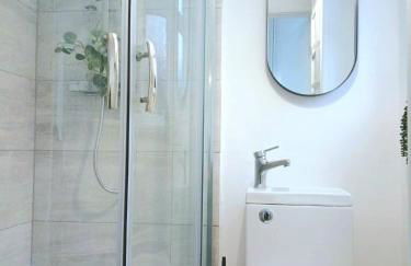 1 BR Corby Town Centre Contractors & Family Friendly - Photo 16