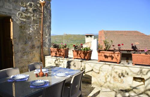 Roukouneli Traditional Stone House - Terrace & BBQ - Foto 10
