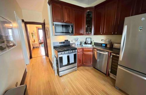 Irving Park updated vintage top unit 2-flat - Photo 13