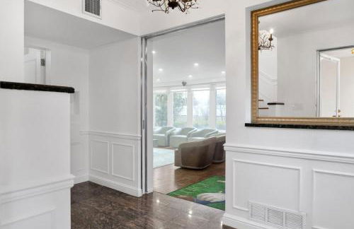 Fire and Fun Luxe Stay w Pool Hot Tub and Game Room - Foto 65