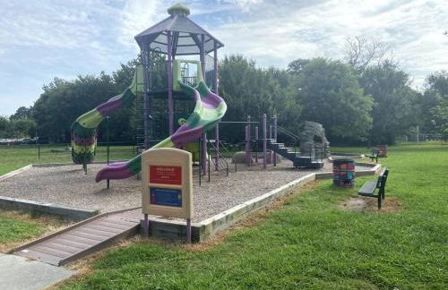 Historic Coastal Haven- Pet Friendly Fast Wi-Fi - Foto 41