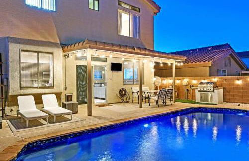 Stunning 4BR Getaway w Pool, Hot Tub, & Firepit - Foto 28