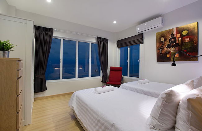 The Moonrakers - Photo 4