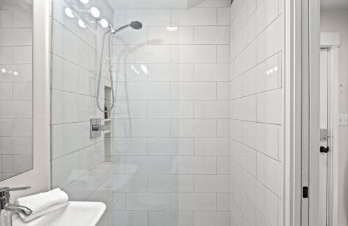 3BR 2BA Derby Home Walk to Churchill Free Parking - Foto 51